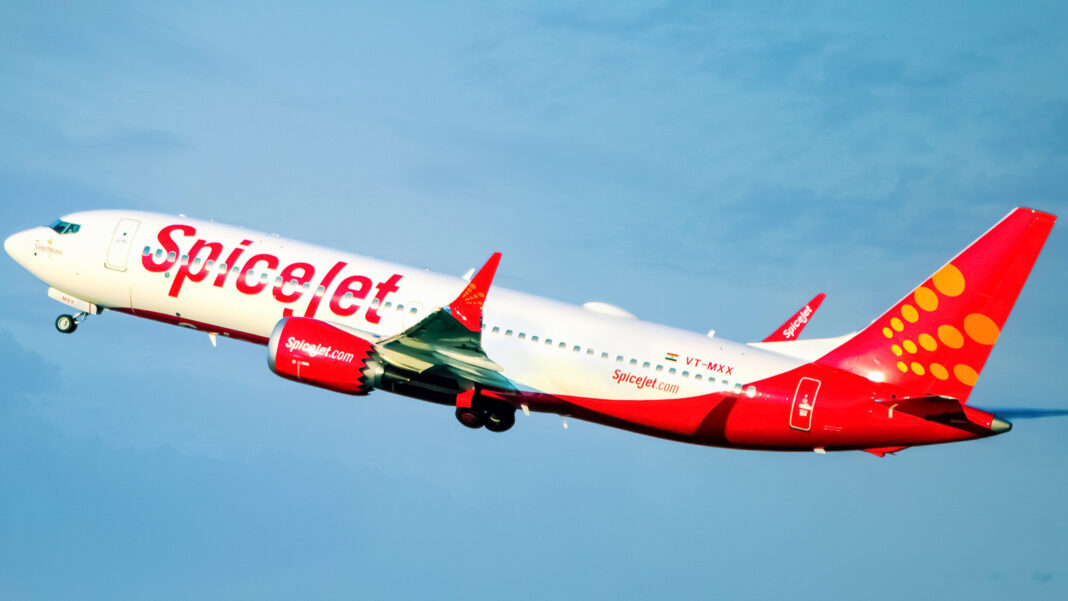 Due to a mistaken warning in the cockpit, a SpiceJet flight that was supposed to depart for Srinagar instead returned to the Delhi airport. Due to a mistaken warning in the cockpit, a SpiceJet flight that was supposed to depart for Srinagar instead returned to the Delhi airport.